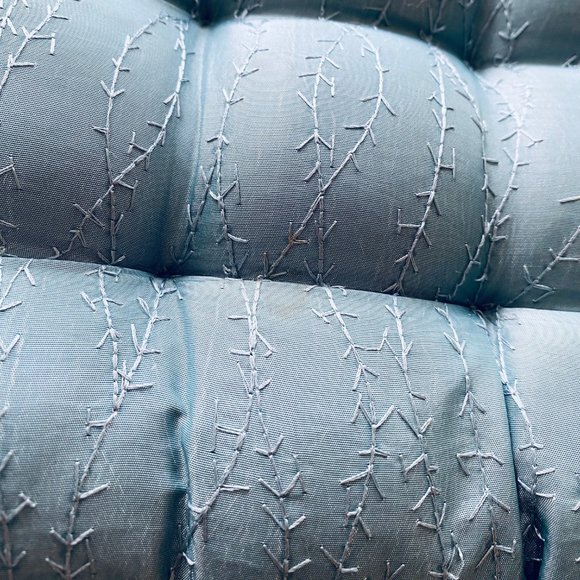 Pier 1 CHAIR SEAT CUSHION SET OF 2 TUFTED w TIES AS IS - Picture 2 of 5